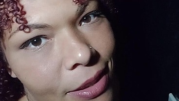 Casada no grory hole chupou micro penis pensou em desistir quando aparece um pau enorme no buraco