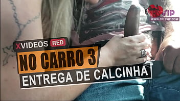 Cristina Almeida levando 2 calcinhas para um f&atilde_ junto com o corninho, e quanto menos se espera, dentro do carro do homem j&aacute_ estava ela com o cacete dele na boca, para n&atilde_o sujar o carro, teve que engolir todo leite direto da mamadeira