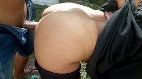 A corrida de Moto Uber era 13h, sol rachando. Passageira n&atilde_o tinha dinheiro, mas tinha vontade. E pediu pra eu meter nela onde ningu&eacute_m visse. Acabei fodendo com gente conversando e passando perto