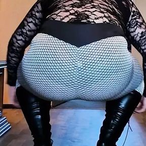 Sissy shows off here new outfit with big ass