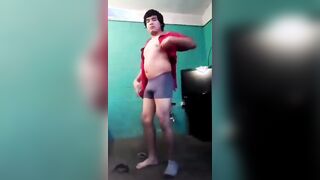 Jesus en boxer jalandose el pene avienta semen #7