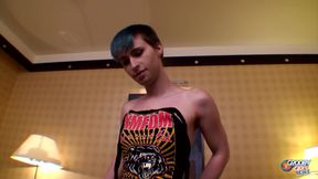 GROOBYGIRLS - Sascha's Punk Beauty Takes Center Stage