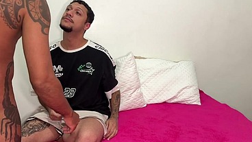 Rabudo gostoso, chupou muito meu pau antes de eu meter o pauzão no seu rabo Guloso , e encher com 3 leitadas .