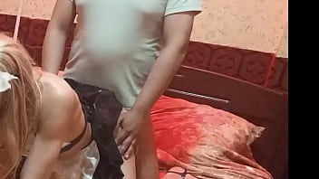 &ldquo_Travesti en lencer&iacute_a de mucama entreg&aacute_ndose a mi dominio&rdquo_