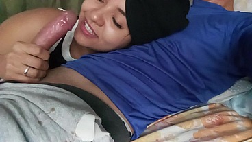Meio irmão pediu para mim tirar suco do seu corpo na cama