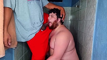 Encanador Veio Arrumar o Chuveiro e Acabou Me Fodendo No Banheiro Sem Capa