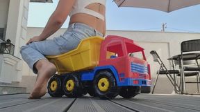 JEANS BOOTY RIDES A TOY DUMP TRUCK – BOUNCING & FARTING