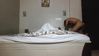 Video de casă cu o curvă indiană de 18 ani futută în cur