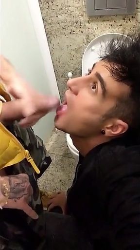 Someone Came, but at the Second Time He Finally Swallows Public Toilet