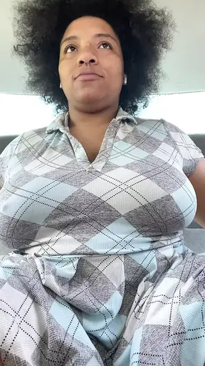 Ebony turns her backseat soaking wet