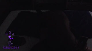 Genç amatör Amerikalı eşcinsel çift, korunmasız bir şekilde ırklararası anal seksin tadını çıkarıyor.