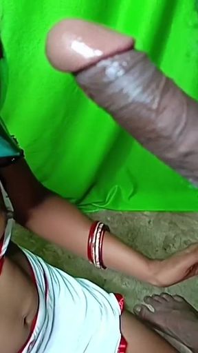Desi Ganv Ki Larki Ki Dardanaak Gahri Gand Chudaee Uske Bhai Ne Ki, Kaala Land Gand Men Phans Gaya Aur Vah Chillane Lagi