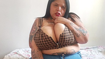 Bbw takes off her jeans to cum