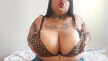 Bbw takes off her jeans to cum