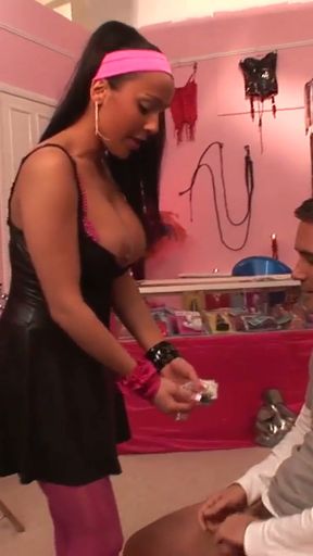 Im Sex Shop die Verkaeuferin weg gemacht   Clip 1