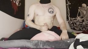 Pumped up gym jock strokes his throbbing cock raw on camera