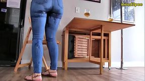 Sinn Sage peeing her tight jeans at restaurant