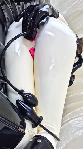 Latex babe shows off her butt plug