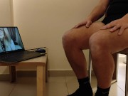 Cummming Hands Free while Watching an HFO Instructions Video