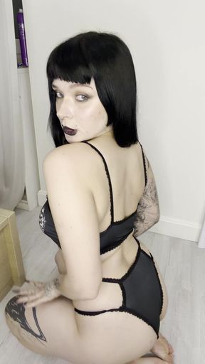 Goth teen exhibitionist shows off her ass
