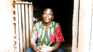 Fekete, szőrös, öreg és fiatal, apu – válogatás: házi készítésű videó amatőr fiatal meleg ribancokról, akik anális szexet csinálnak