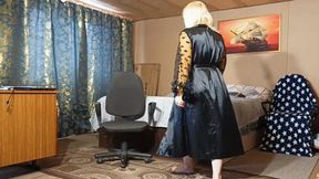 Sexy milf posingn in new high heels