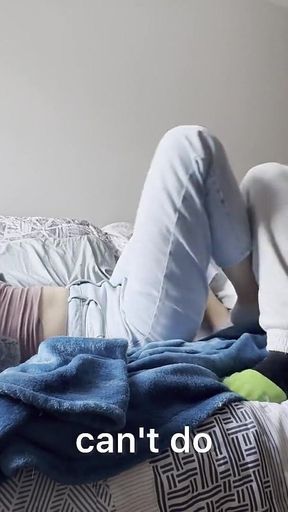 La Vecina Y Yo Jugamos a Lucha Femenina De Pies, Cosquillas Y Aplastamiento