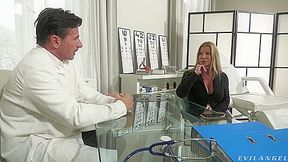 Lara De Santis - Anal & Squirt Milf
