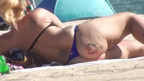 Very nice tattooed buttocks voyeur video