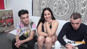Cuquita is a SQUIRT QUEEN at her first porn threesome