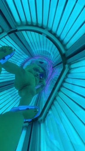Brooklyn Madison Plays Around With Her Self Dancing In Stand Up Tanning Bed