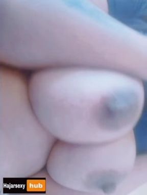 بزازلي ديما مقيمين رضعهم ليا احبيبة انا القحبة ديالك جبد زبك و حكو ليا على بزازلي احح حويني من بزازل