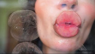 Pillow-soft glitter lipgloss deep kiss
