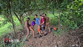 varios machos no parque