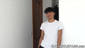 Cute twink Andrew Lepy howls as The Occitan Prince rips his ass