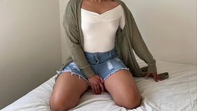 LAURA ES MI JEFE, tiene buen culo, escucharla gemir es venirse y pide verga minimo dos polvos