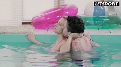 Bianca Ferrero deepthroats in the public pool while her boyfriend fucks her missionary