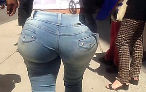 Amazing dominican girl with huge bubble booty in jeans pt2