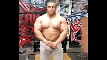 beefymuscle.com - Mindblowing muscle bull flexing