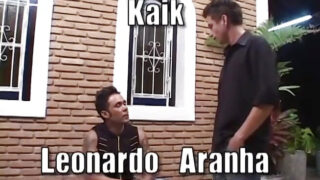 Tatuerade spanska homosexuella killar ger första gången avsugningar och blir analt knullade utomhus med kondomer