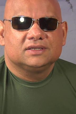 Deep Suck at Gay Bar