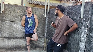 namoradas pegas no ato se pegando longe dos namorados