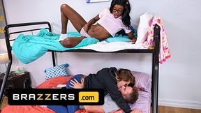 Hot - Nicole Kitt Hat Ein Glory Hole In Ihrem Bett & Van Wylde Benutzt Es, Um Ihre Saftige Muschi Zu Saugen