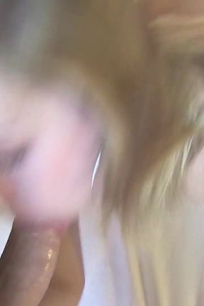 Hot babes get fucked by huge cocks - DVD