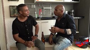 amigo virgem aprende com outro amigo como fuder!