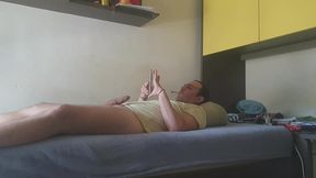 hablando por wasap con un segidor