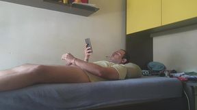 hablando por wasap con un segidor