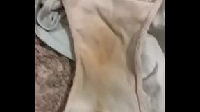Bragas muy sucias de mi madre