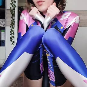 Ts gamergirl jerks off in her Cosplay bodysuit