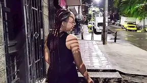 Encuentro A Mi Hermanastra En Mitad De La Calle Orinando Y Me Pide Que Me La Folle En Su Casa